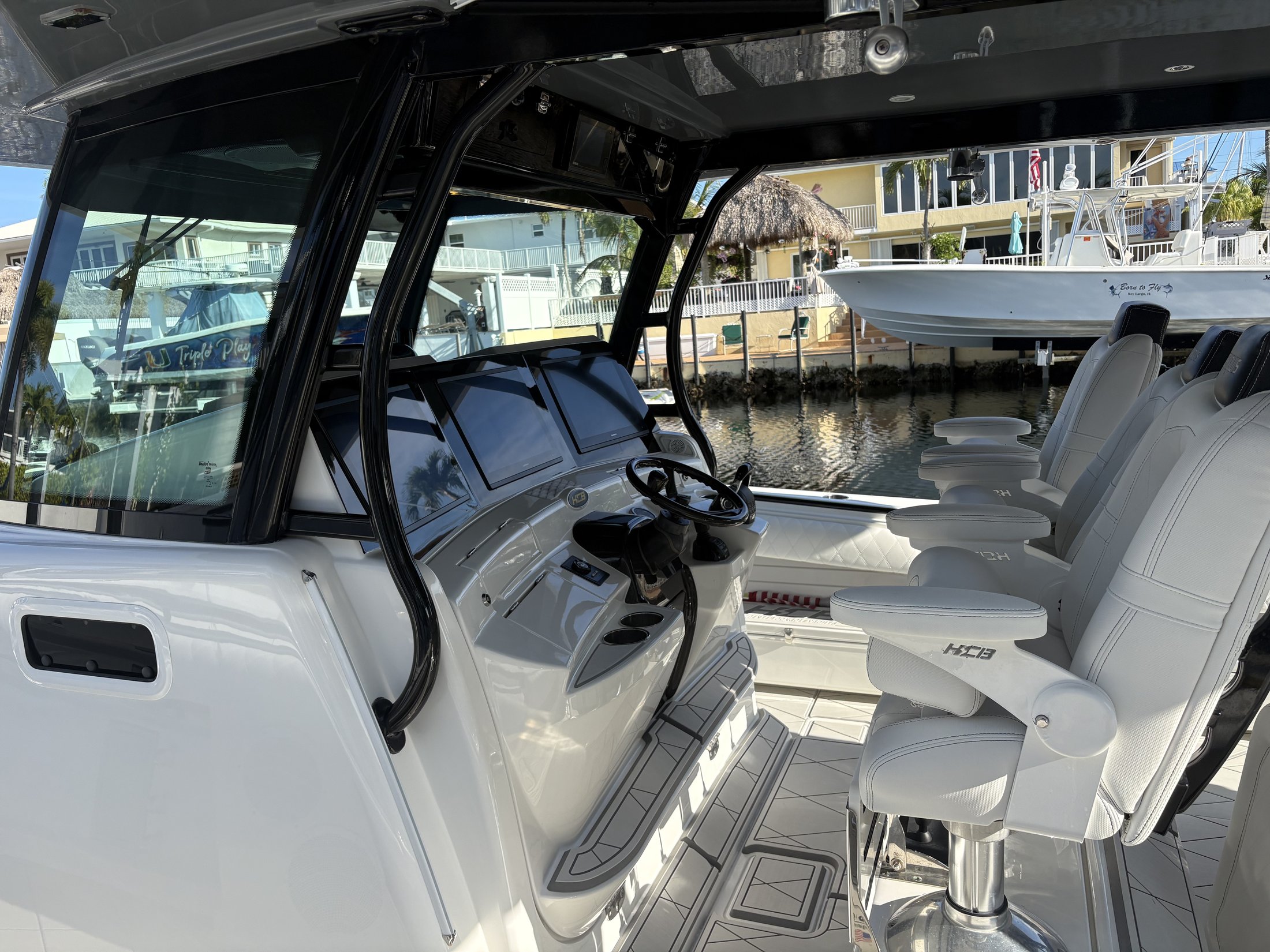 Clean center-console helm and seating